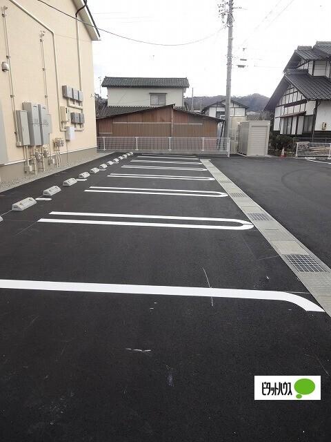 サンリットハウスグランデ　Ａ（102） 駐車場