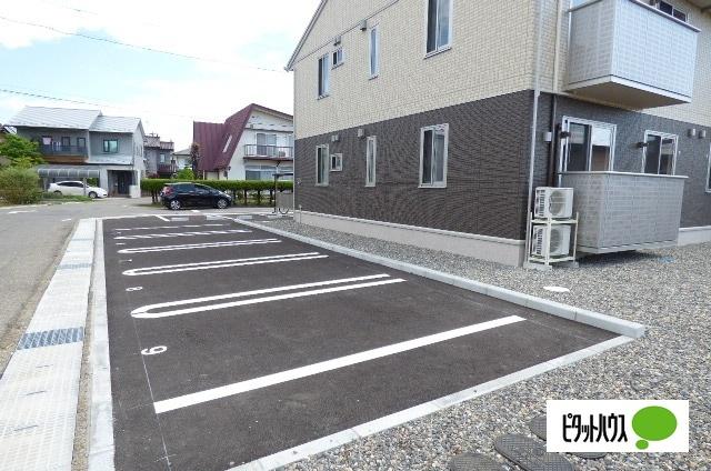 コンフォレア　Ｅ（101） 駐車場
