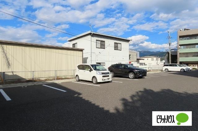 コンフォルタ野溝（201） 駐車場