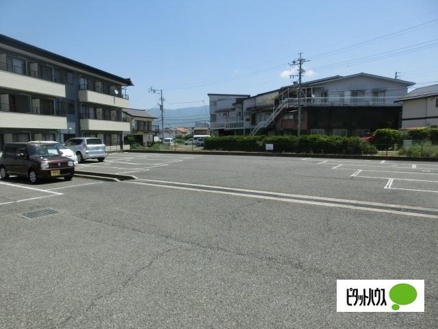 コージコート（305） 駐車場