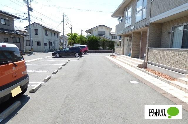 モダンコート金井田（103） 駐車場