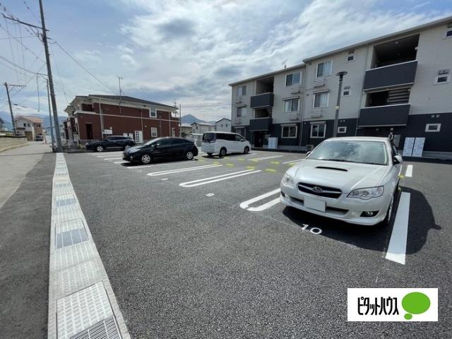 ラシュレ（101） 駐車場