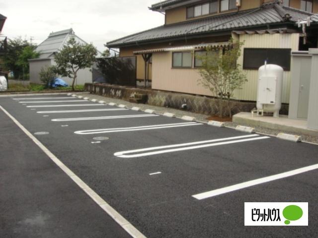 グランモアポム（202） 駐車場