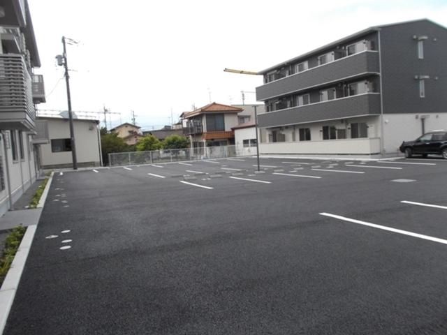 モルゲンロート　光（106） 駐車場