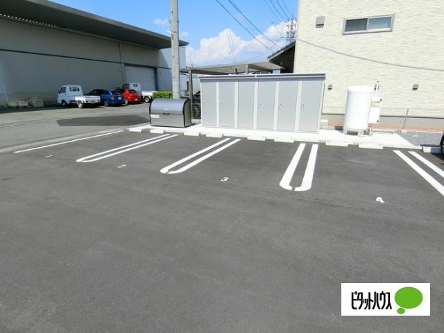 ショコラ（201） 駐車場