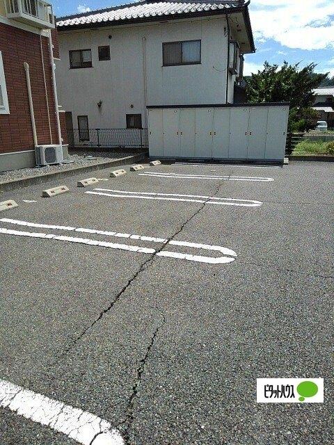 アイリスコートＢ（103） 駐車場