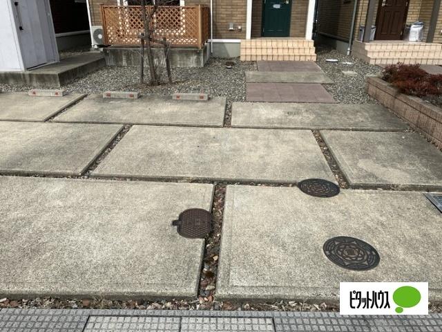 リビングタウン稲里（H） 駐車場