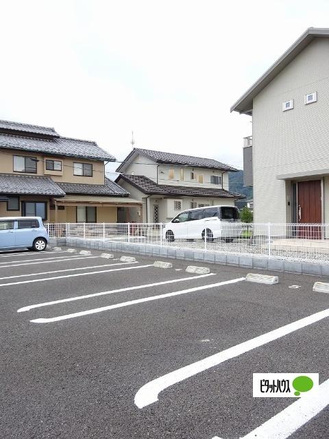 サンコート長野（202） 駐車場