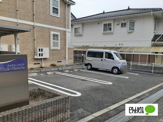 ヴィオラ・ソロリア（101） 駐車場