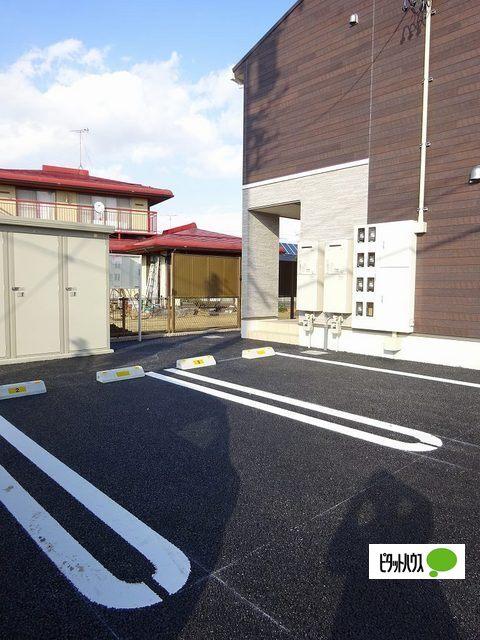 ペニーレイン（101） 駐車場