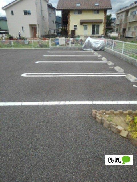 ポポラーレ善（104） 駐車場