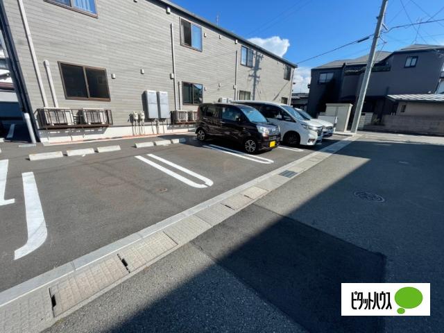 コンフォルト城山（103） 駐車場