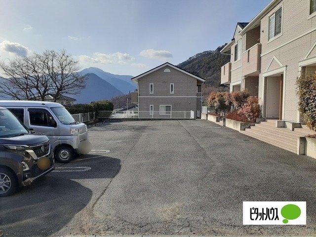 セレーノヒナザワ　Ａ（102） 駐車場