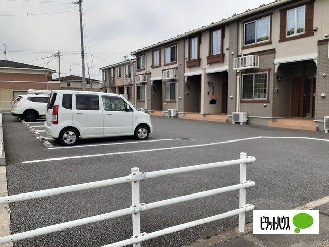 ラピィエル（103） 駐車場