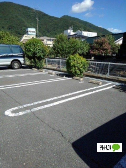 リュミエール　Ａ（204） 駐車場