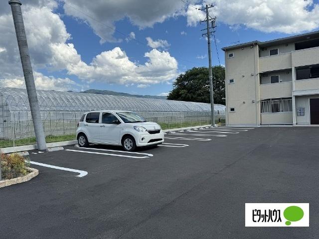 Amabilis（アマビリス）（301） 駐車場