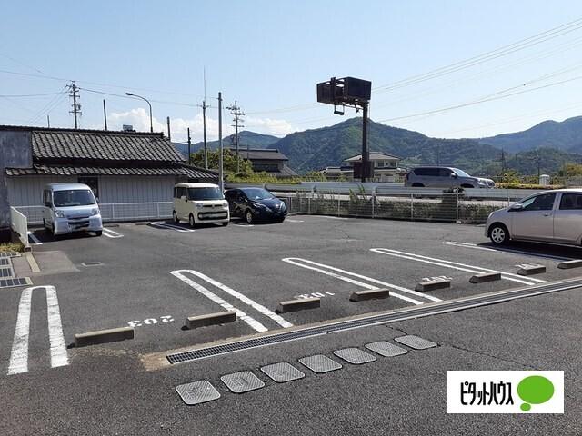 コスモパレス（201） 駐車場