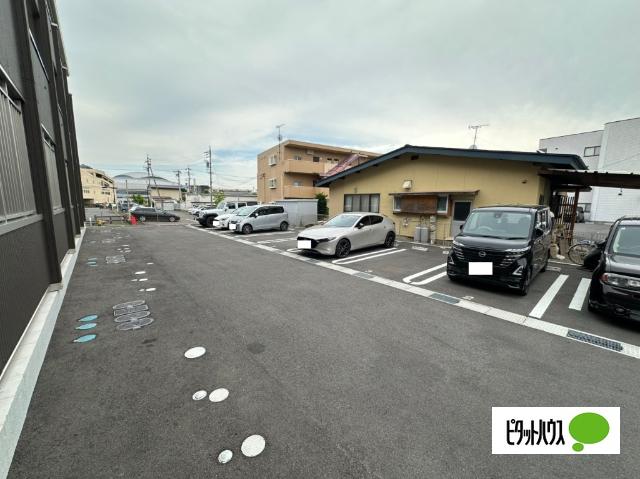 サンセール若里（103） 駐車場