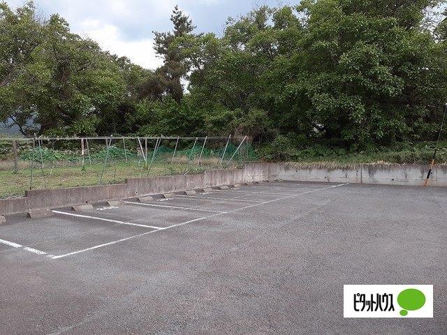 アムールハイツ（105） 駐車場