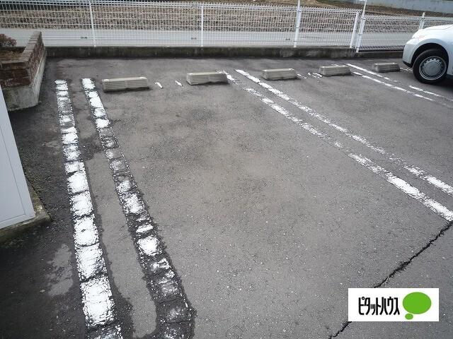 セリーンアンビアンス（201） 駐車場