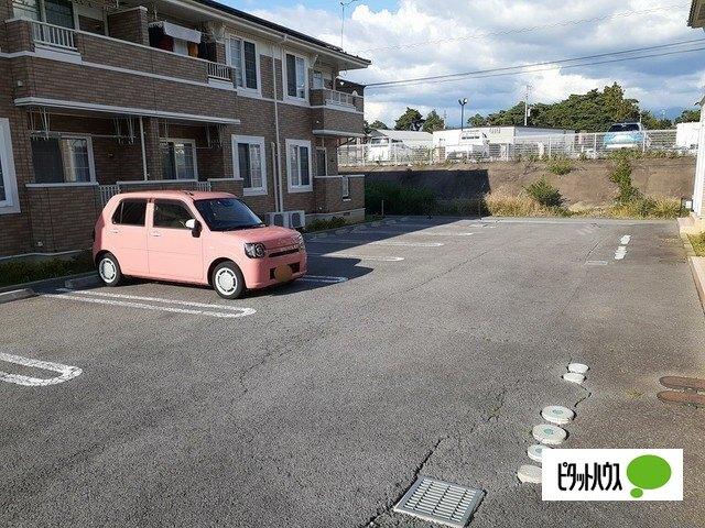 カーサエレガンテ　Ｃ（103） 駐車場