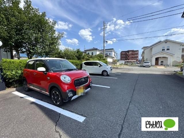 ベル・ヴィラージュ　Ａ/Ｂ（B205） 駐車場