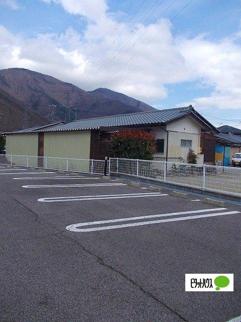クリアネス（102） 駐車場