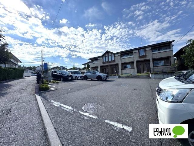 サニーヒルズ城山（102） 駐車場