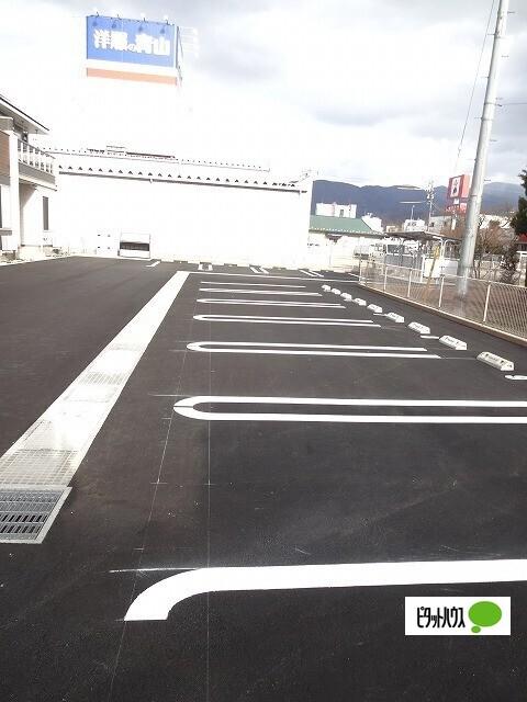 ソレイユ　フルール（101） 駐車場