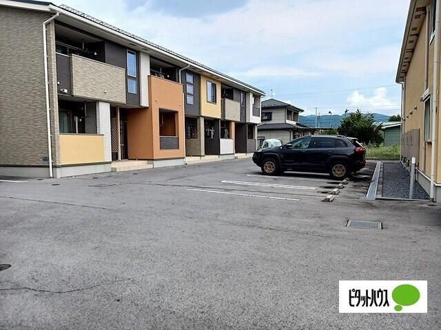 トリニティ岩村田　Ⅱ（204） 駐車場