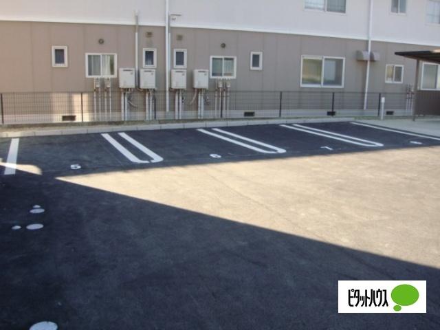 リラ・クレール　Ⅲ（102） 駐車場