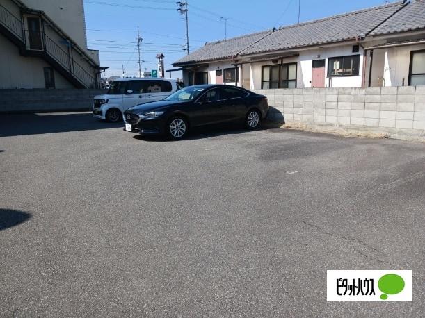 メゾンセシボンＥ（107） 駐車場