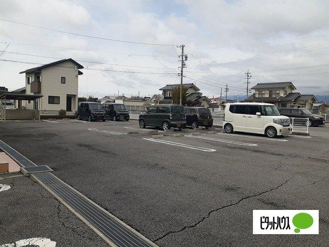 エスト・ノール　Ｂ（102） 駐車場