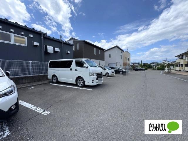 メゾン・ロゼール　Ｂ（B205） 駐車場