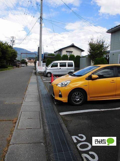 シャルマンハイツ（101） 駐車場