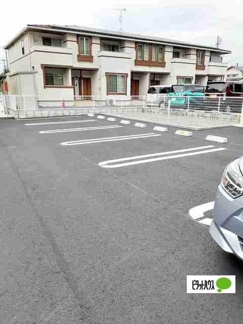 カーサ　マールム（102） 駐車場