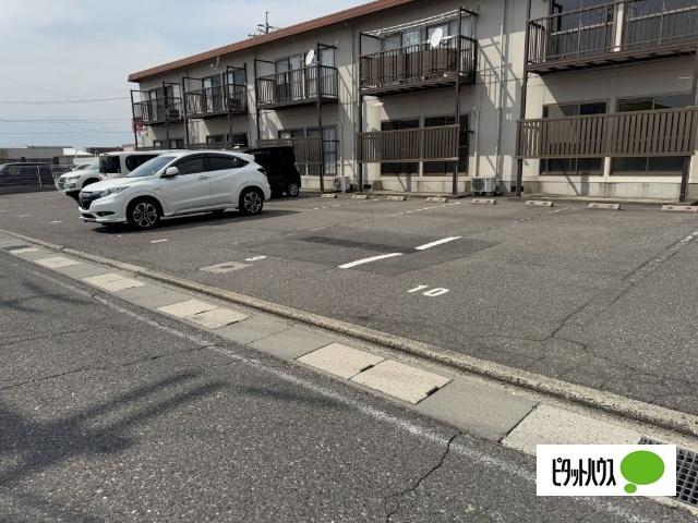 コーポシャローム　Ａ（105） 駐車場