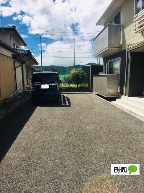 リヴェール（102） 駐車場