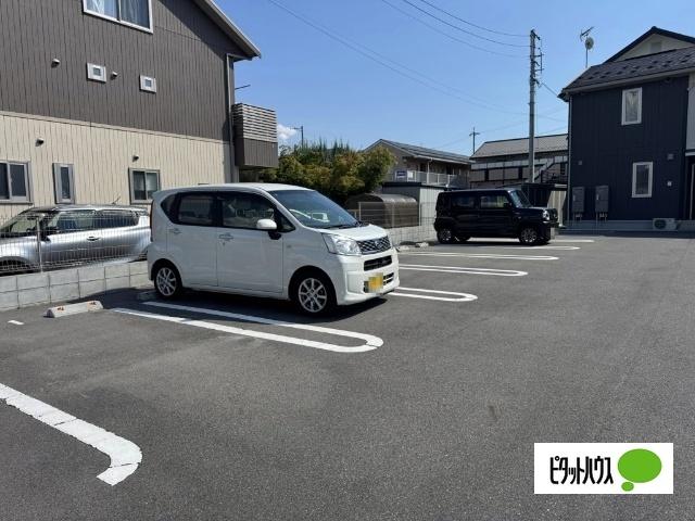 ＷＡＫＡＫＵＳＡ・ＫＯＵＹＡ（103） 駐車場