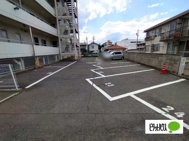 CLIE HIRATA 駐車場