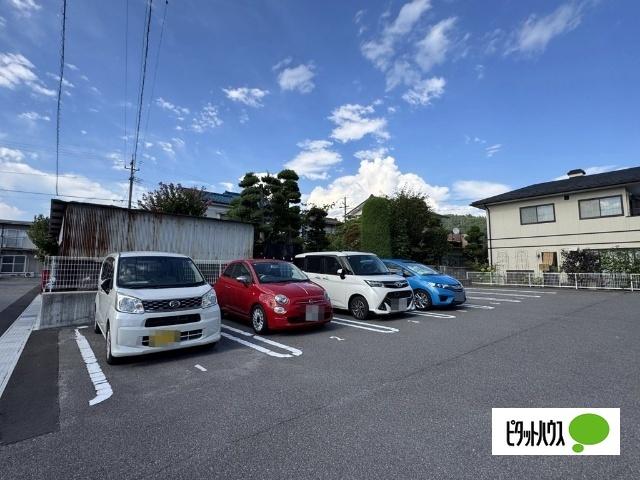 セントラルパレス 駐車場