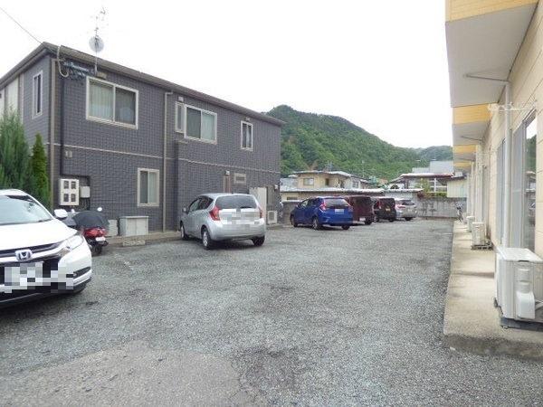 フジエイト 駐車場