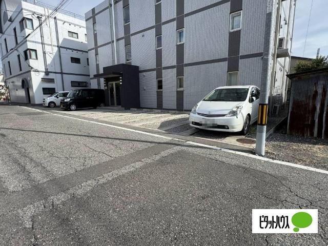 プレザントコート 駐車場