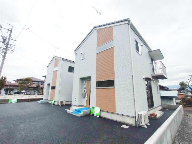 信濃吉田駅より徒歩14分 築2年7ヶ月 2階建の賃貸物件