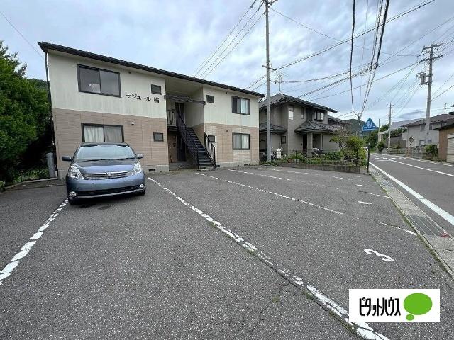 セジュール橘 駐車場