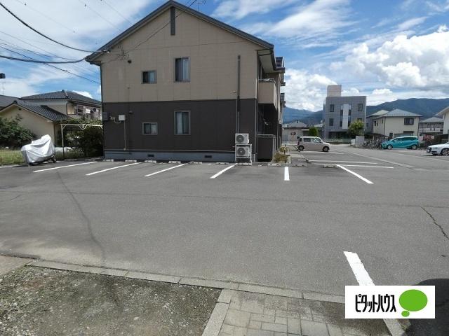 フォンテーヌ東Ａ/Ｂ 駐車場