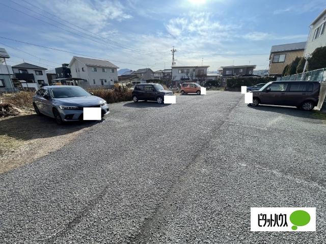 ウッドヴィレッジ 駐車場