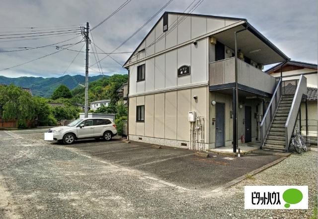 メゾン青木 駐車場