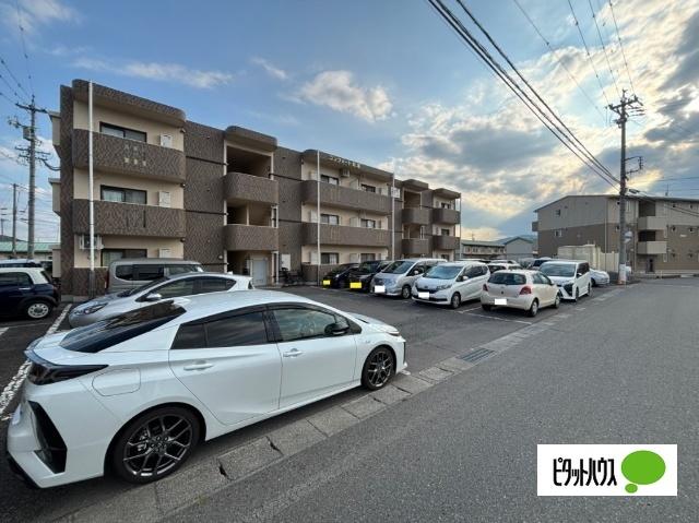 コンフォート北澤 駐車場