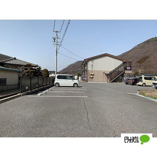 SURPLUS　BRIGHT 駐車場
